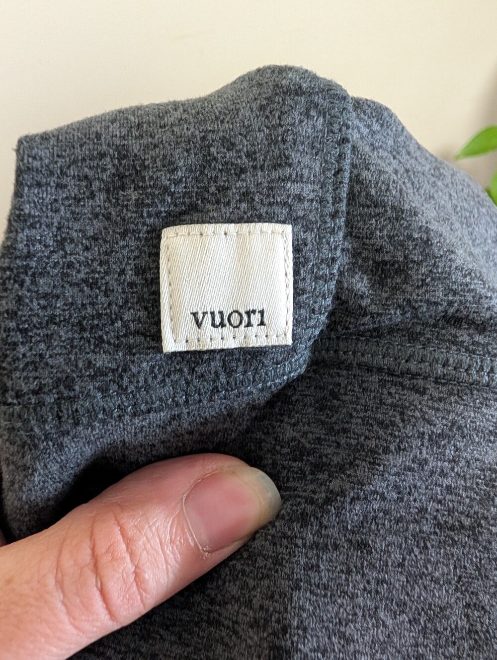 Vuori Men's Performance Half Zip Hoodie Heather Charcoal Gray Size Large - Picture 2 of 8